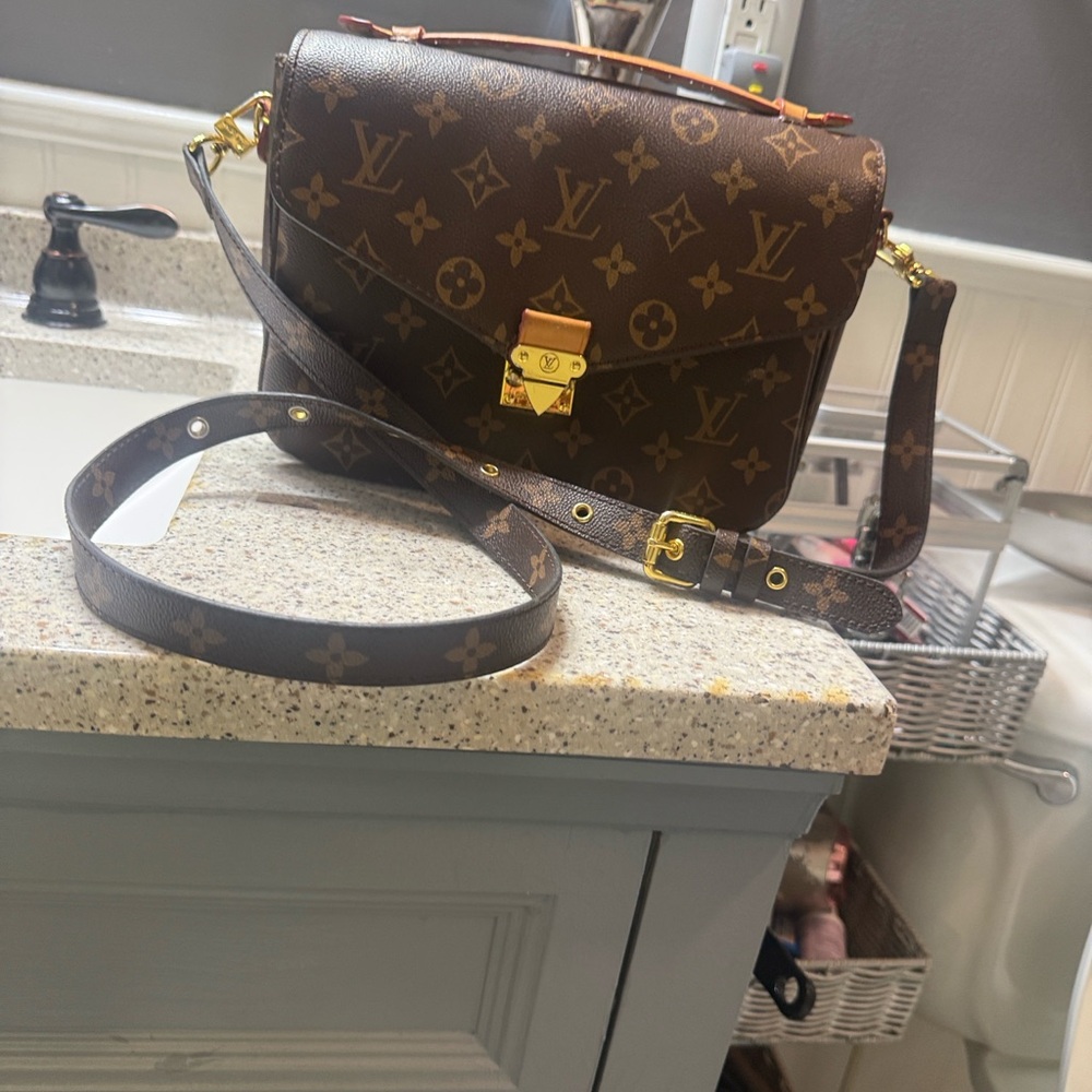 Louis Vuitton Monogram Pochette Metise authentic canvas crossbody France 2019